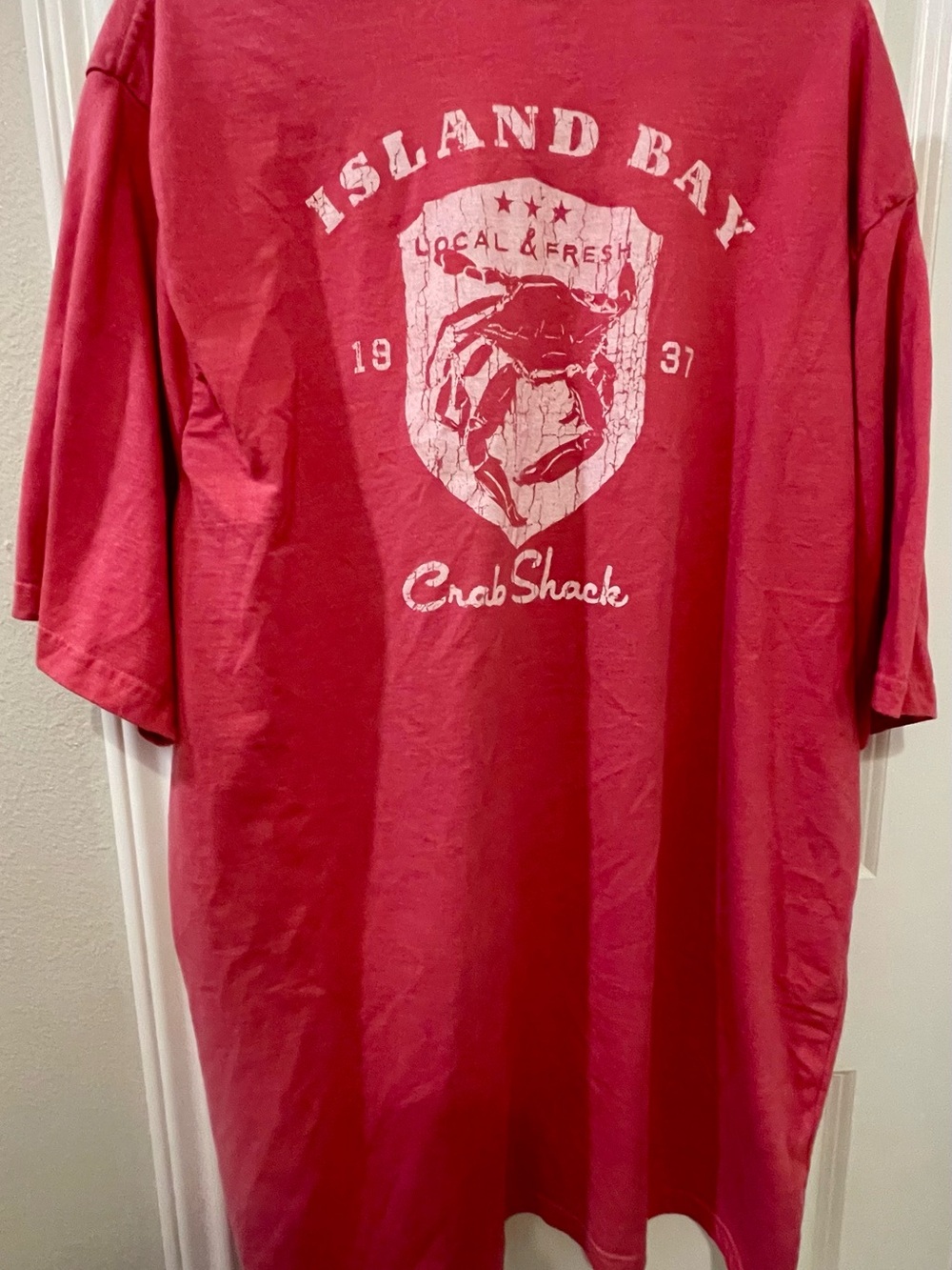 Izod Men's Coral Short-Sleeve Graphic Tee - Island Bay Crab Shack - Picture 2 of 6